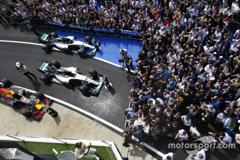 Yarış galibi Lewis Hamilton, Mercedes AMG F1 W07 Hybrid