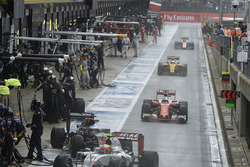 Sebastian Vettel, Ferrari SF16-H in the pits