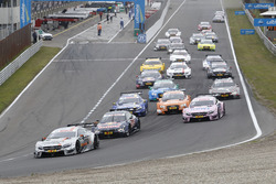 Start action, Robert Wickens, Mercedes-AMG Team HWA, Mercedes-AMG C63 DTM leads