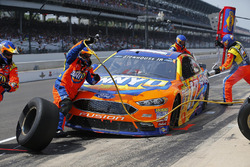 Ricky Stenhouse Jr., Roush Fenway Racing Ford, pit action