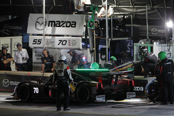 #70 Mazda Motorsports Mazda Prototype: Joel Miller, Tom Long, Spencer Pigot, pit action