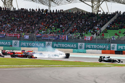 Lewis Hamilton, Mercedes AMG F1 W07 Hybrid leads at the start of the race as Nico Rosberg, Mercedes AMG F1 W07 Hybrid and Sebastian Vettel, Ferrari SF16-H collide