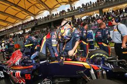 Carlos Sainz Jr., Scuderia Toro Rosso STR11 en la parrilla