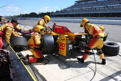 Ryan Hunter-Reay, Andretti Autosport Honda, pit action