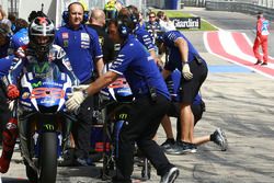 Jorge Lorenzo, Yamaha Factory Racing dans la voie des stands