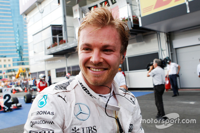 Yarış galibi Nico Rosberg, Mercedes AMG F1 parc ferme