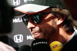 Fernando Alonso, McLaren con los medios