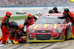 Jamie McMurray, Chip Ganassi Racing Chevrolet pit action