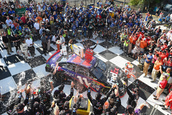 Race winner Denny Hamlin, Joe Gibbs Racing Toyota