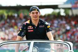 Max Verstappen, Red Bull Racing, tijdens de rijdersparade
