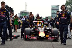 Max Verstappen, Red Bull Racing RB12 en la parrilla