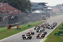 Nico Rosberg, Mercedes AMG F1 W07 Hybrid leads at the start of the race