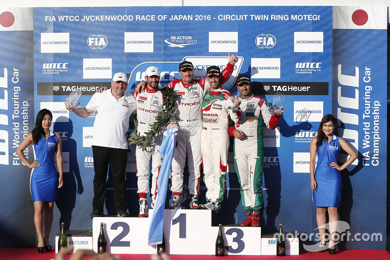 Podio: ganador Yvan Muller, Citroën World Touring Car Team, segundo lugar José María López, Citroën World Touring Car Team, tercer lugar Tiago Monteiro, Honda Racing Team JAS, ganador independiente Mehdi Bennani, Sébastien Loeb Racing