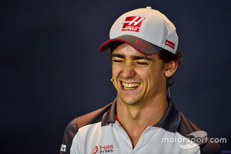 Esteban Gutierrez, Haas F1 Team en la Conferencia de prensa FIA