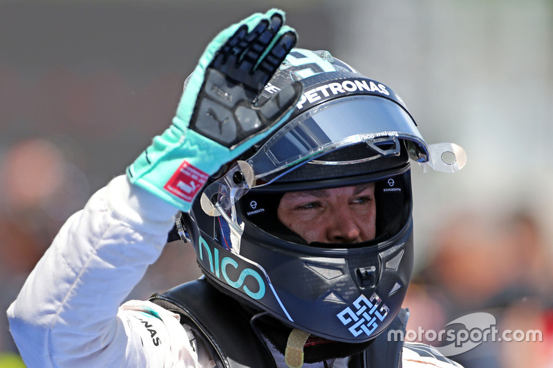 Rosberg não levou a melhor sobre Hamilton neste sábado e larga em segundo.