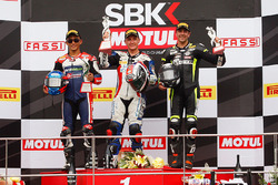 Podium : le vainqueur Ayrton Badovini, le deuxième Zulfahmi Khairuddin, et le troisième Gino Rea
