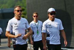 (Da sx a dx): Jenson Button, McLaren con Fernando Alonso, McLaren