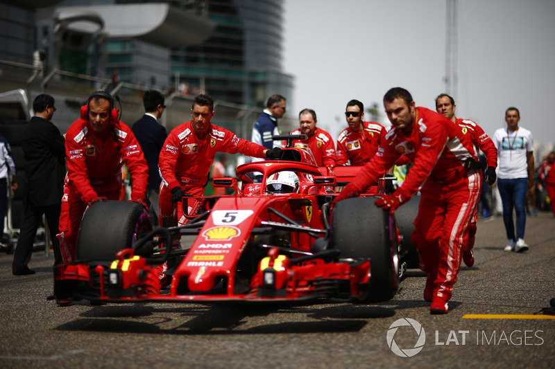 Sebastian Vettel, Ferrari SF71H, arrive sur la grille