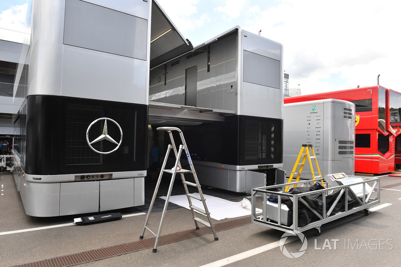 Truk Mercedes AMG F1