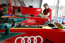 Logo LGT sulla vettura del team Audi Sport ABT Schaeffler