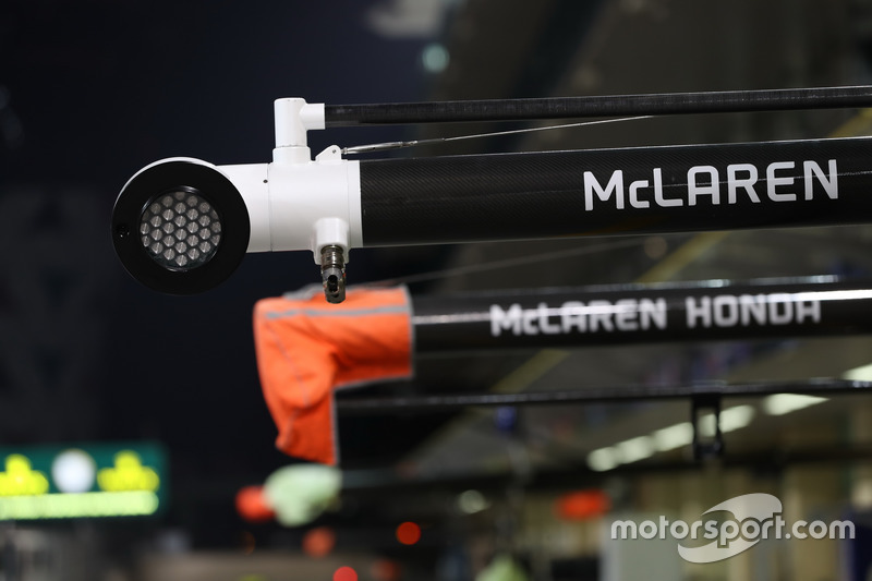 McLaren pit duvarı