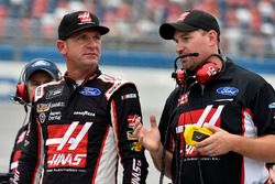 Clint Bowyer, Stewart-Haas Racing Ford and Mike Bugarewicz