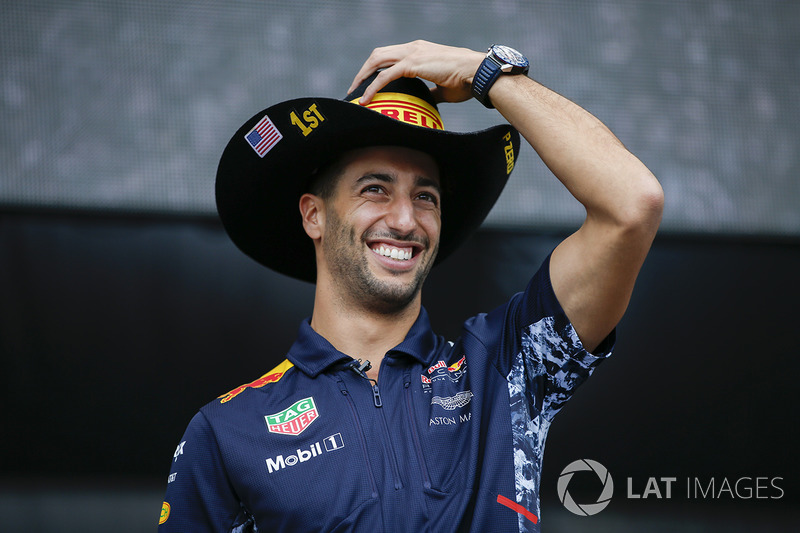 Daniel Ricciardo, Red Bull Racing, sul palco della F1