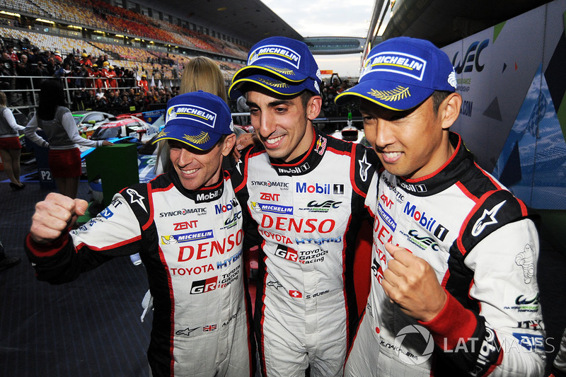 I vincitori della gara Sébastien Buemi, Anthony Davidson, Kazuki Nakajima, Toyota Gazoo Racing