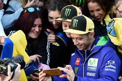 Valentino Rossi, Yamaha Factory Racing avec des fans