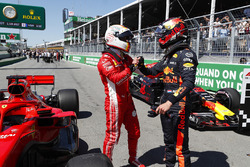 Max Verstappen, Red Bull Racing, si congratula con il poleman Sebastian Vettel, Ferrari