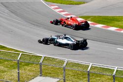 Lewis Hamilton, Mercedes-AMG F1 W09 en Sebastian Vettel, Ferrari SF71H