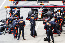 Daniel Ricciardo, Red Bull Racing RB14, au stand