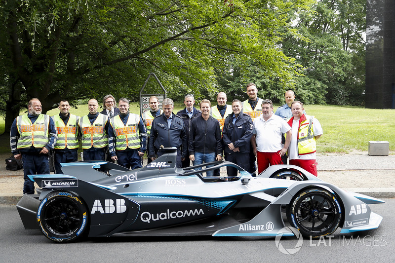 Il Campione del Mondo di Formula 1, Nico Rosberg con Alejandro Agag, CEO, Formula E, e una Formula E Gen2