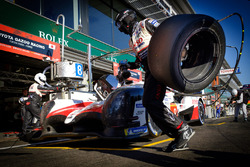 #8 Toyota Gazoo Racing Toyota TS050: Fernando Alonso, in the pit lane