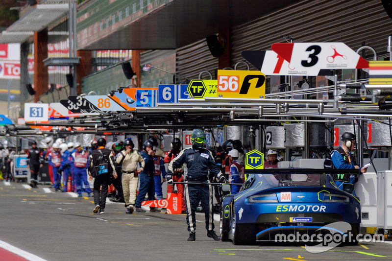 #90 TF Sport Aston Martin Vantage: Salih Yoluc, Euan Alers-Hankey, Charles Eastwood
