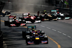 Mark Webber, Red Bull Racing RB8, devance Nico Rosberg, Mercedes F1 W03, Lewis Hamilton, McLaren MP4-27, et Fernando Alonso, Ferrari F2012, alors que Romain Grosjean, Lotus E20 et Michael Schumacher, Mercedes F1 W03 s'accrochent