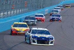 Chase Elliott, Hendrick Motorsports, Chevrolet Camaro NAPA Auto Parts and Joey Logano, Team Penske, Ford Fusion Pennzoil