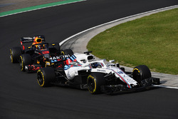 Lance Stroll, Williams FW41 et Daniel Ricciardo, Red Bull Racing RB14