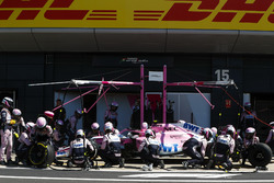 Esteban Ocon, Force India VJM11 pit stop