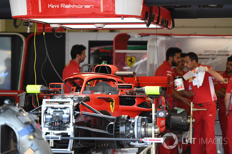 La Ferrari SF71H dans le garage