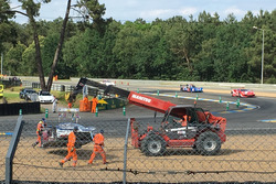 #67 Ford Chip Ganassi Racing Ford GT: Andy Priaulx, Harry Tincknell, Tony Kanaan dans les graviers
