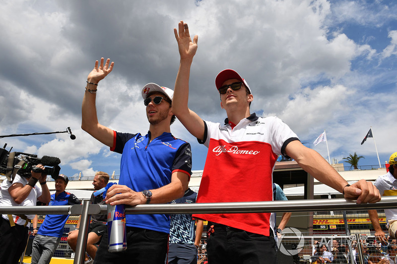 Pierre Gasly, Scuderia Toro Rosso et Charles Leclerc, Sauber lors de la parade des pilotes