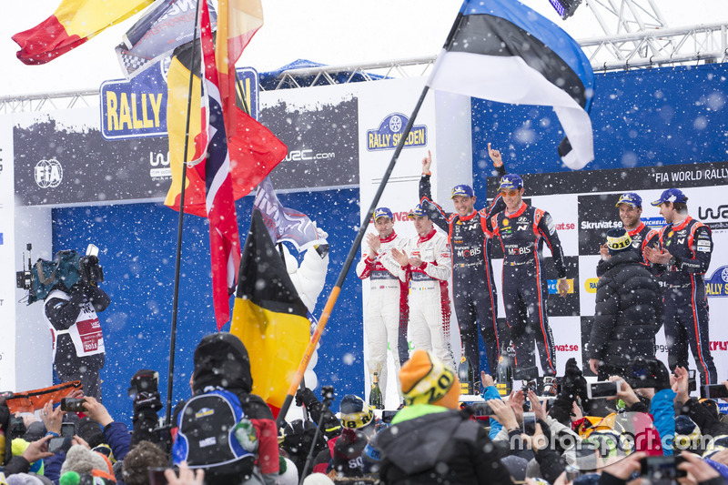 Podium: winnaars Thierry Neuville, Nicolas Gilsoul, Hyundai Motorsport, tweede plaats Craig Breen, S