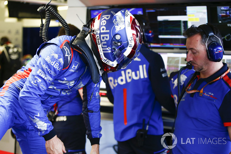 Pierre Gasly, Toro Rosso, sube al coche