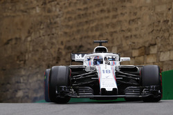 Lance Stroll, Williams FW41 Mercedes, locks a brake