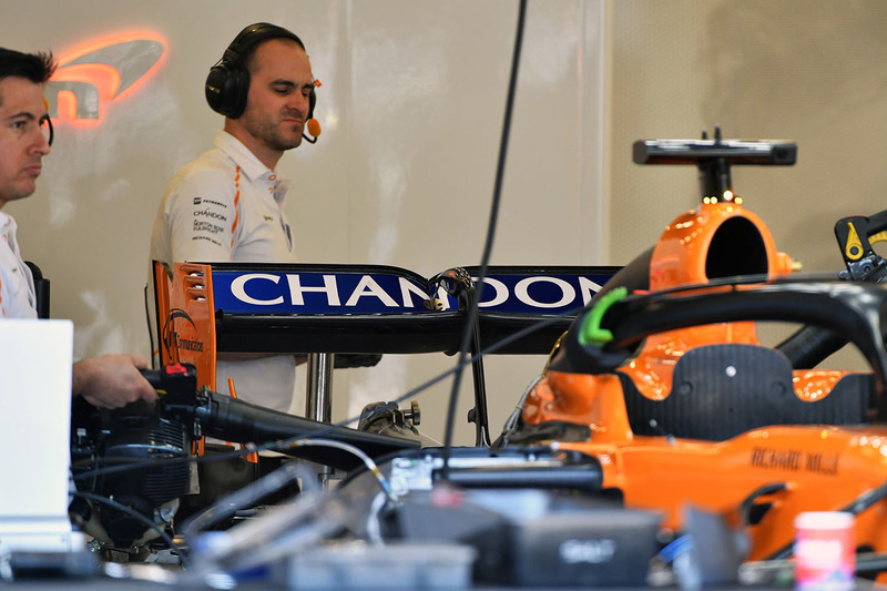 McLaren MCL33 ala trasera