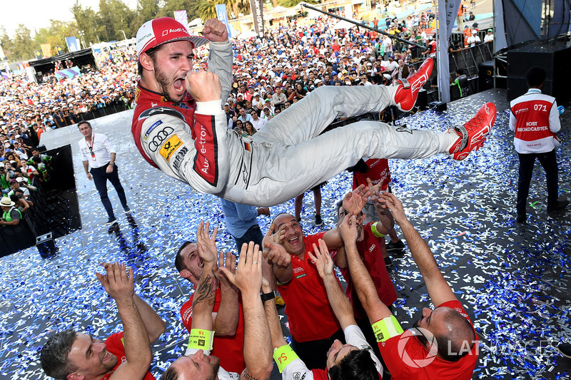 Daniel Abt, Audi Sport ABT Schaeffler, celebra después de ganar la carrera