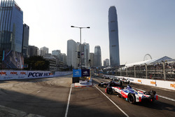 Felix Rosenqvist, Mahindra Racing, spins at the start of the race
