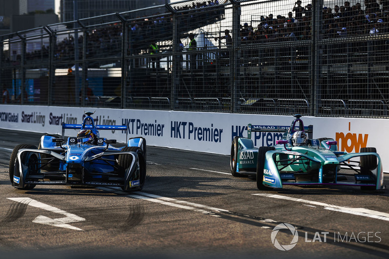 Sébastien Buemi, Renault e.Dams, leads Kamui Kobayashi, Andretti Formula E
