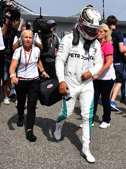 Lewis Hamilton, Mercedes-AMG F1 walks in after stopping on track